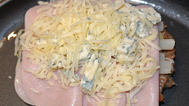 Telecí cordon bleu s chřestem