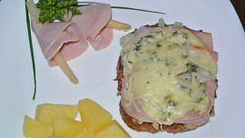 Telecí cordon bleu s chřestem