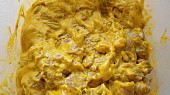 Vepřová krkovice v kurkumovo-hořčicové marinádě, A maso do ní přes noc naložíme