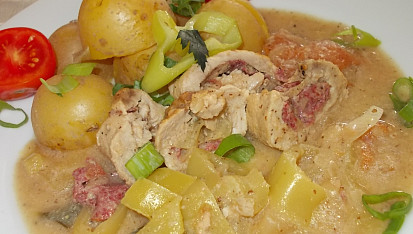 Vepřové lovecké závitky na paprikách a rajčatech