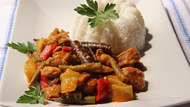 Vepřové se skořicí a zeleninou