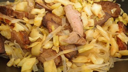 Wok - kachní prsa s pórkem a zelím