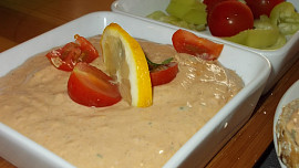 Chutná pomazánka  ze šprotů a lučiny