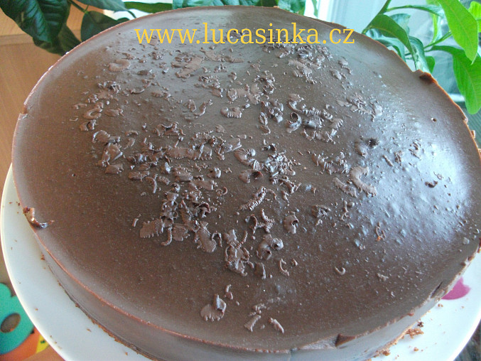 Čokoládový krém na dorty (vegan), čokokrém na čokoládovém korpusu (také vegan)