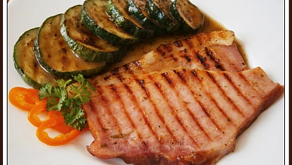 Cuketa naložená, na gril připravená (třeba s“Pražskou uzenou kýtou“), Cuketa naložená,na grilík připravená