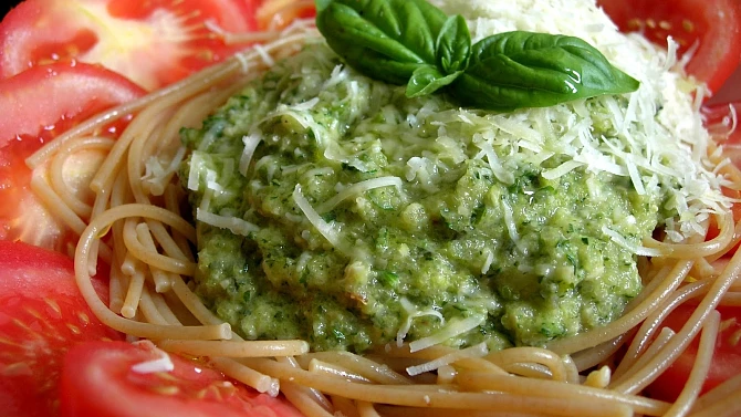 Cuketové pesto s parmezánem a bazalkou