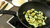 Cuketové pesto s parmezánem a bazalkou