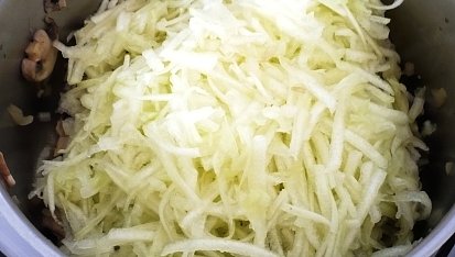 Cuketovo-houbové karbanátky