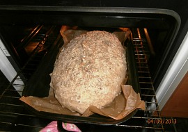 Domácí chleba Mirečka (v průběhu pečení)