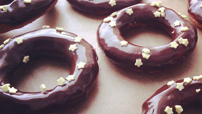 Donuts, Po ochutnání prvního, jsem ani neměla čas je nechat nakynout, tak jsou takové malinké :)