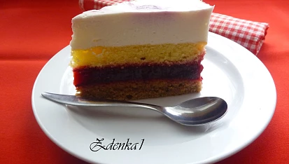 Dortík se šlehačkou a ostružinovým želé