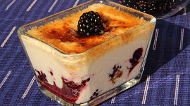 Gratinovaný ostružinový pohár