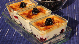 Gratinovaný ostružinový pohár