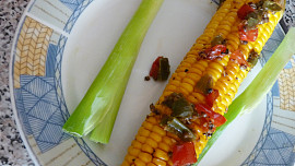 Grilovaná kukuřice s paprikovým máslíčkem