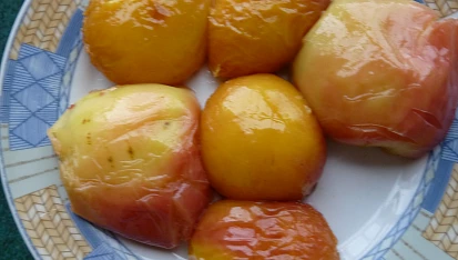 Grilované ovoce v medové marinádě se skořicí