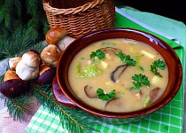 Houbová polévka s kapustou a bramborem
