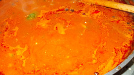 Hovězí líčka na hořčici, celeru a chilli papričkách