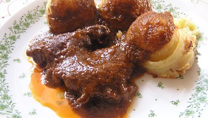 Hovězí líčka na hořčici, celeru a chilli papričkách, Hovězí líčka na hořčici, celeru a chili papričkách