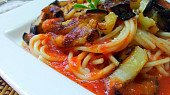 Italské špagety s baklažánem