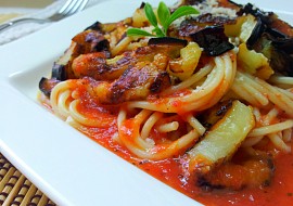 Italské špagety s baklažánem