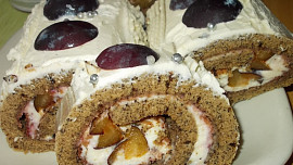 Kávovo-maková roláda s  lahodným krémem a ovocem