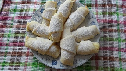 Křehké rohlíčky plněné pudinkem