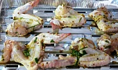 Křidýlka pikantně na bylinkách, na grilu