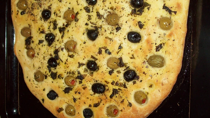 Kuřecí směs na pánvi a italská focaccia, a po upečení