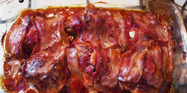Kuřecí stehna s provensálským kořením a slaninou