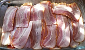 Kuřecí stehna s provensálským kořením a slaninou