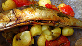 Makrela s rajčaty a bramborami