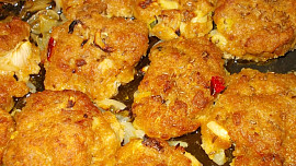 Ostřejší masové karbanátky s lilkem a cuketou