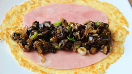 Palačinky s houbami zapečené s omáčkou Mornay ( Ficelle Picarde)