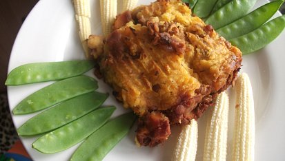 Pastýřský koláč (Shepherd’s pie) - vegetariánská verze, veganska verze (bez syra a s rostlinnym maslem v kasi)
