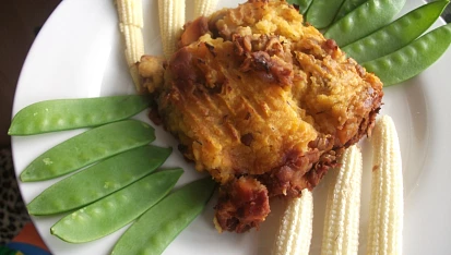 Pastýřský koláč (Shepherd’s pie) - vegetariánská verze, veganska verze (bez syra a s rostlinnym maslem v kasi)