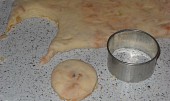 Pikantní škvarkové pagáče (Vykrajujeme kolečka či jiné tvary)