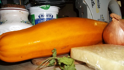 Polévka ze žluté cukety-jedna z prvních před léty, suroviny...