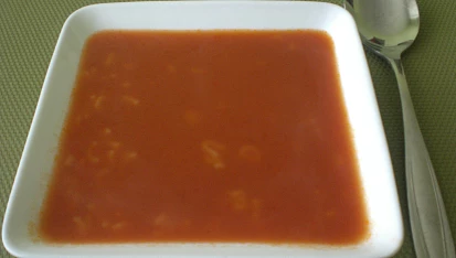 Rajčatová polévka s nudlemi