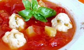 Rajčatová polévka s tykví a bazalkovými knedlíčky