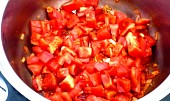 Rajčatová polévka s tykví a bazalkovými knedlíčky