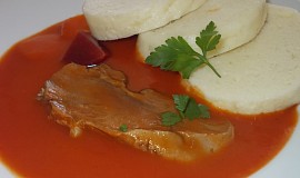 Rajská omáčka s mrkví,  podávána  s vařeným hovězím jazykem