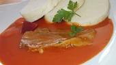 Rajská omáčka s mrkví,  podávána  s vařeným hovězím jazykem