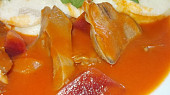 Rajská omáčka s mrkví,  podávána  s vařeným hovězím jazykem