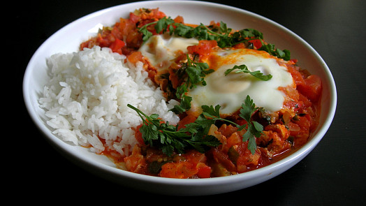 Shakshuka (rajčatová omáčka s vejci)