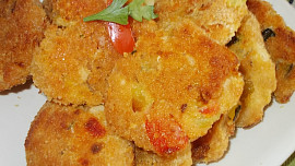 Smažené řízečky z cukety, květáku, paprik a rajčat