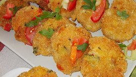 Smažené řízečky z cukety, květáku, paprik a rajčat