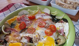 Špenátovo-cuketová omeletka se slaninou / k  snídani /