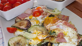 Špenátovo-cuketová omeletka se slaninou / k  snídani /