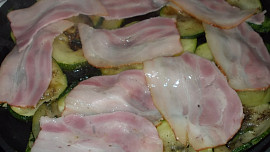 Špenátovo-cuketová omeletka se slaninou / k  snídani /