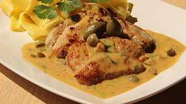 Telecí medailonky s kaparovou omáčkou